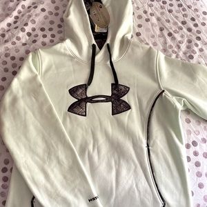 Women’s Medium fleece camo & light green hoodie!